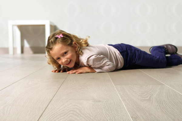 Cele mai sigure acoperiri de podea pentru camera copiilor