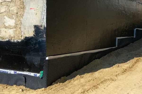 Cum să faci hidroizolarea fundației corect și durabil