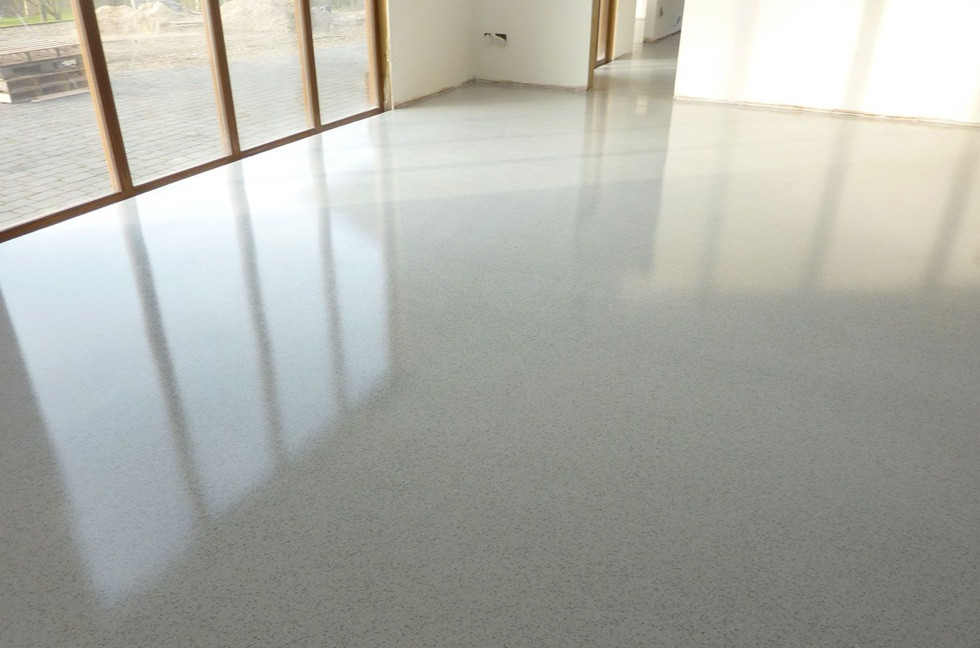 Что такое эпоксидная система для полов и почему это идеальное решение для гаражей и технических помещений